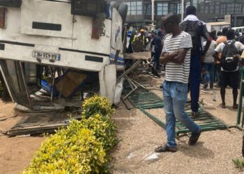 Rond-Point EMG : Un bus tata s’est renversé faisant plusieurs victimes…