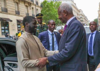 Paris : Bassirou Diomaye Faye a rencontré l’ancien président sénégalais Abdou Diouf