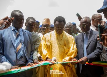 KAHONE : Le ministre du Commerce et de l’Industrie relance les activités d’une usine de textile