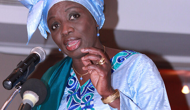 IMMIXTION DE MACKY DANS LA POLITIQUE : Mimi Touré interpelle Macron