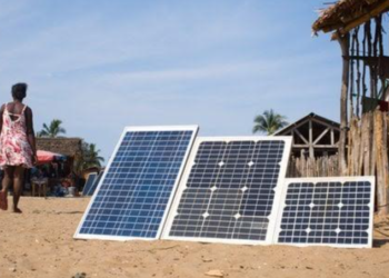 ACCÈS À L’ÉNERGIE EN AFRIQUE : Près de 600 millions d’Africains vivent toujours sans accès à l’électricité selon la BAD