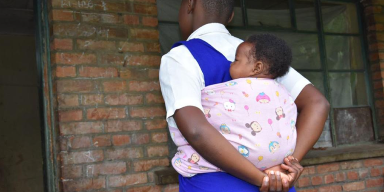 GROSSESSES CHEZ LES ADOLESCENTES DANS LES PAYS EN DÉVELOPPEMENT : 20 000 filles de moins de 18 ans deviennent mères chaque jour