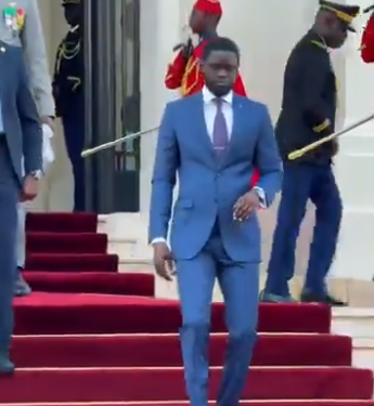 Défilé du 4 Avril : Revivez le départ du Pr Diomaye Faye du palais