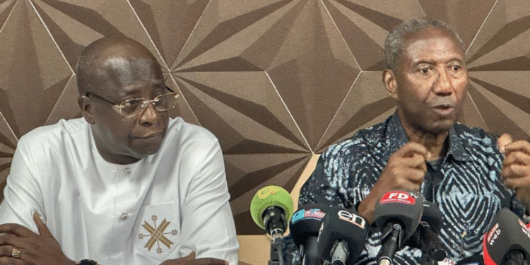 « DRIVES JUDICIAIRES », « VIOLATIONS DES DROITS HUMAINS » « ACHARNEMENT », … : Les avocats de Farba Ngom démontent le dossier d’accusation