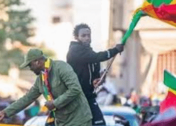 REBEUSS : Ousmane Sonko rend visite à Azoura Fall