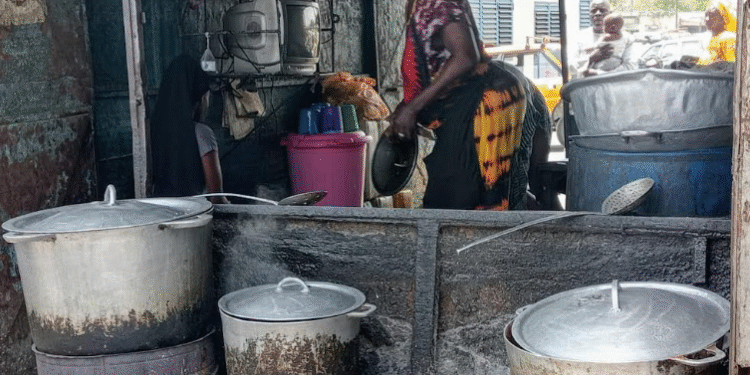 INSALUBRITÉ, PRÉSENCE DE GERMES, INCOMMODITÉ, ÉTROITESSE DES LIEUX…Les gargotes, une bombe à retardement