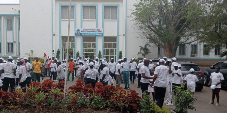 FACULTÉ DES SCIENCES JURIDIQUES ET POLITIQUES DE L’UCAD : La Promo 99 ambitionne de rénover l’amphithéâtre 3