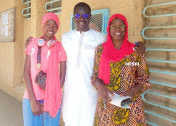 DIOURBEL : Une femme de 49 ans et sa fille réussissent BAC ensemble !