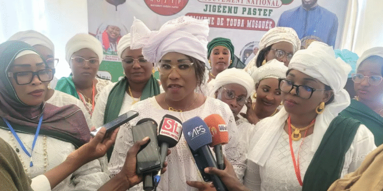 POUR DES SORTIES JUGÉES INCOMPATIBLES AVEC LE PROJET : Les femmes de Pastef exigent l’exclusion de Bougar Diouf…