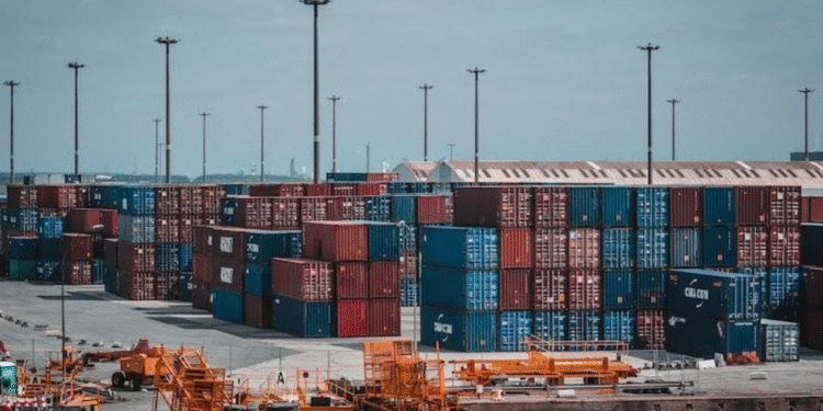 EXPORTATIONS : Une hausse portée par le pétrole