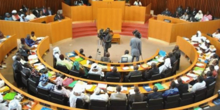 ASSEMBLÉE NATIONALE : La procédure de mise en accusation de Macky Sall rejetée