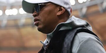 POUR REFUS DE PAIEMENT DE LA PENSION ALIMENTAIRE DE SA FILLE : L’ancien international El-Hadji Diouf condamné à un an de prison avec sursis !