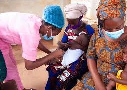 SANTÉ EN AFRIQUE : Plus de blouses blanches, mais une crise qui s’aggrave