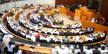 RÉVISION DE LA CONSTITUTION : LES DÉPUTÉS OUVRENT LE PROCESSUS PARLEMENTAIRE
