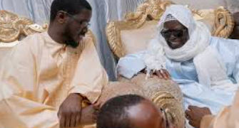 Urgent : Le président de la république Bassirou Diomaye Faye est en route pour Touba avec quatre ministres