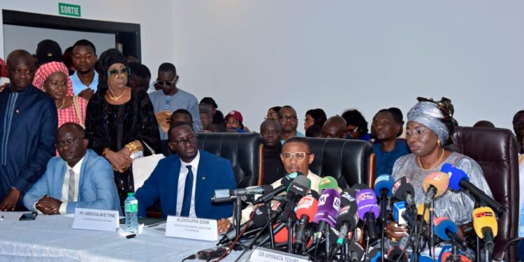 FONDS POLITIQUES : Mimi cogne sur Sonko